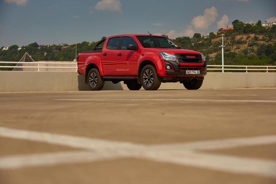  Isuzu KB Double Cab X-Rider 2017 года  (фото 32 из 40)